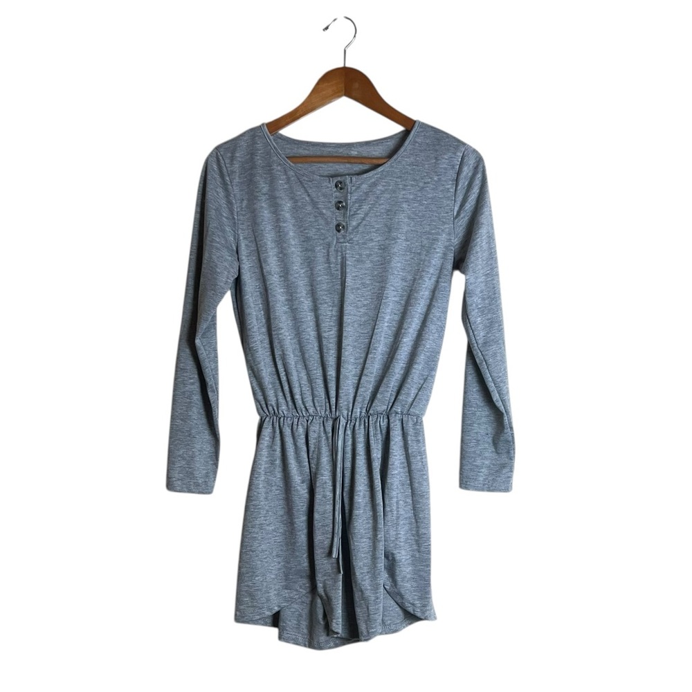 3 for $30!โ Unbranded grey sleep romper. Size small